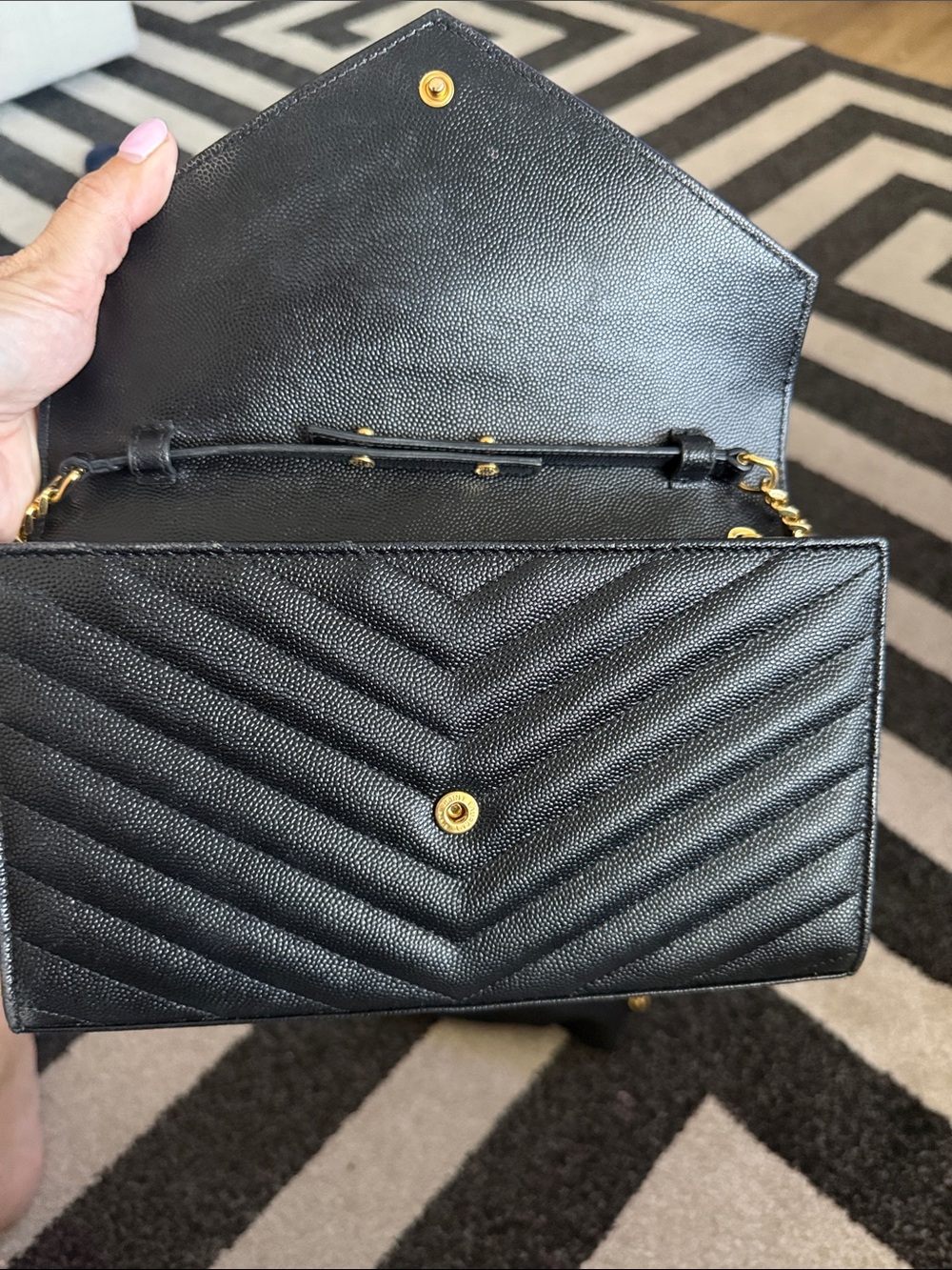 Authentic Saint Laurent Black Quilted Leather Shoulder Bag with Gold Chain &Logo - Picture 5 of 8